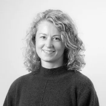 Dr Rowena Brugge